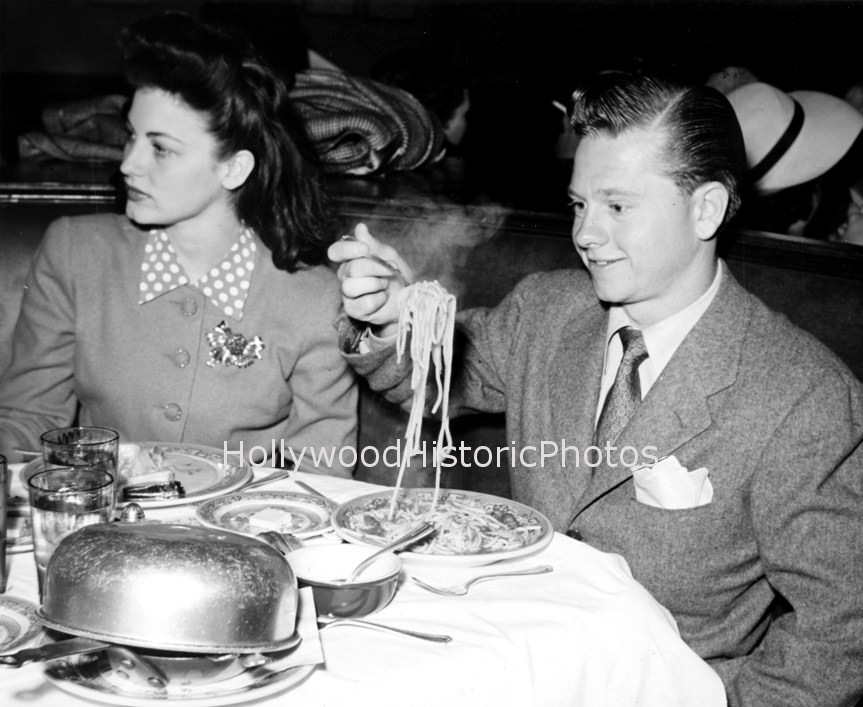 Ava Gardner & Mickey Rooney The Brown Derby Hollywood 1943.jpg